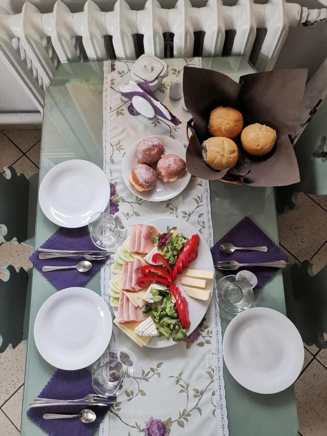 Pokoje Goscinne U Broni ميلنو المظهر الخارجي الصورة